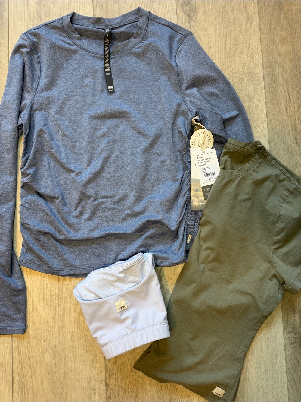 Vuori Women’s Bundle Size Large - Picture 2 of 9